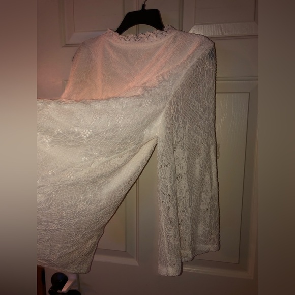 Cable & Gauge white top inside lined, pretty lace with slit sleeves NWOT Size XL - Picture 10 of 13